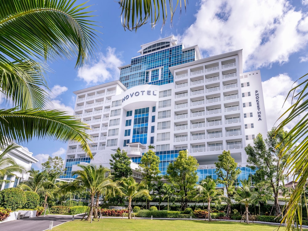 Novotel Phuket City Phokeethra Hotel.