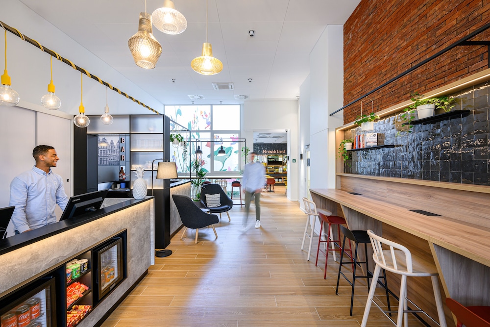 B&B HOTEL Brussels Centre Gare du Midi.