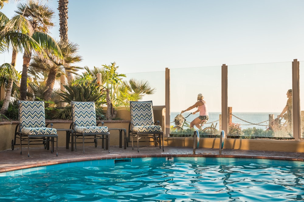 Pacific Terrace Hotel.