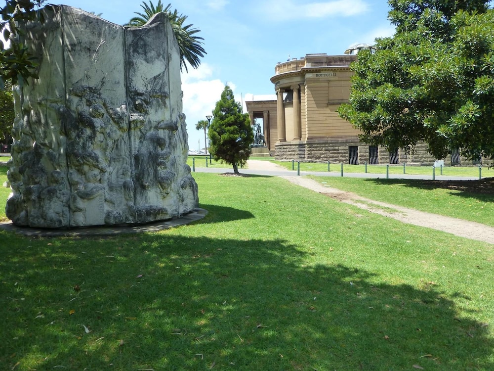 Mariners Court Hotel Sydney.