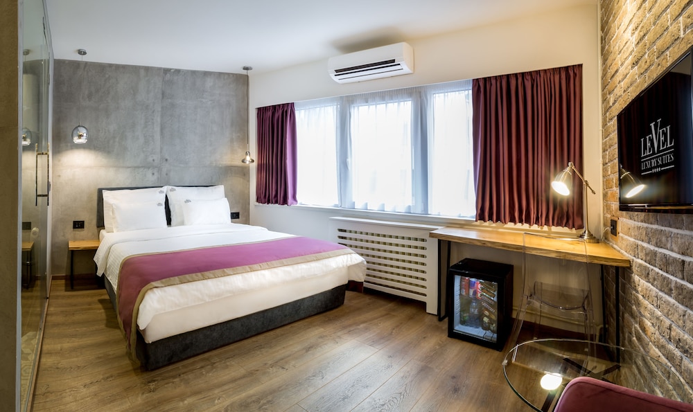 Level Luxury Suites.