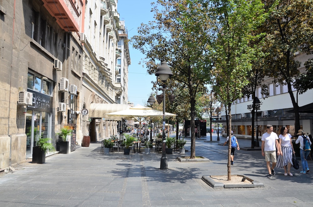 Dominic&Smart Luxury Suites Republic Square.