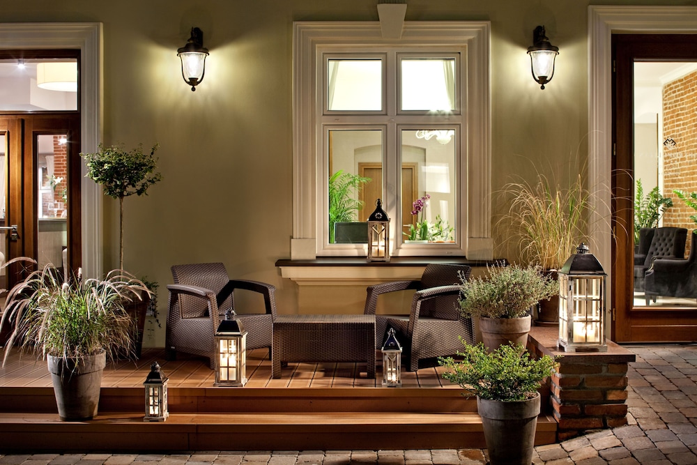 Metropolitan Boutique Hotel.