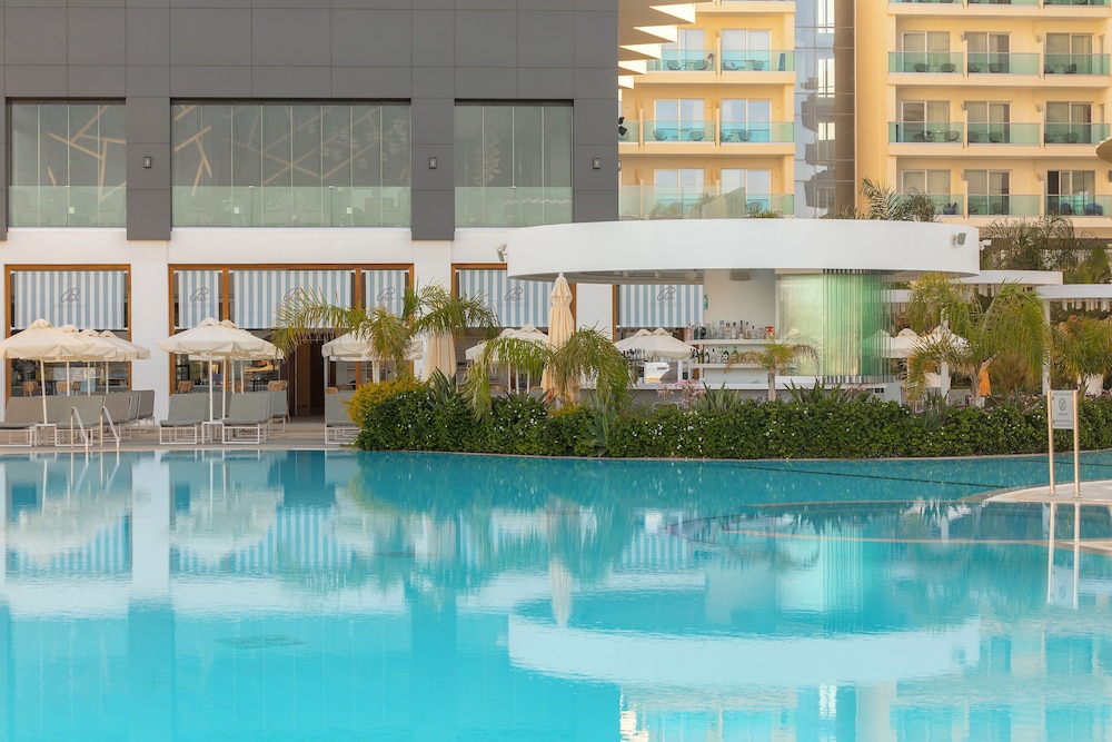 Nissiblu Beach Resort.