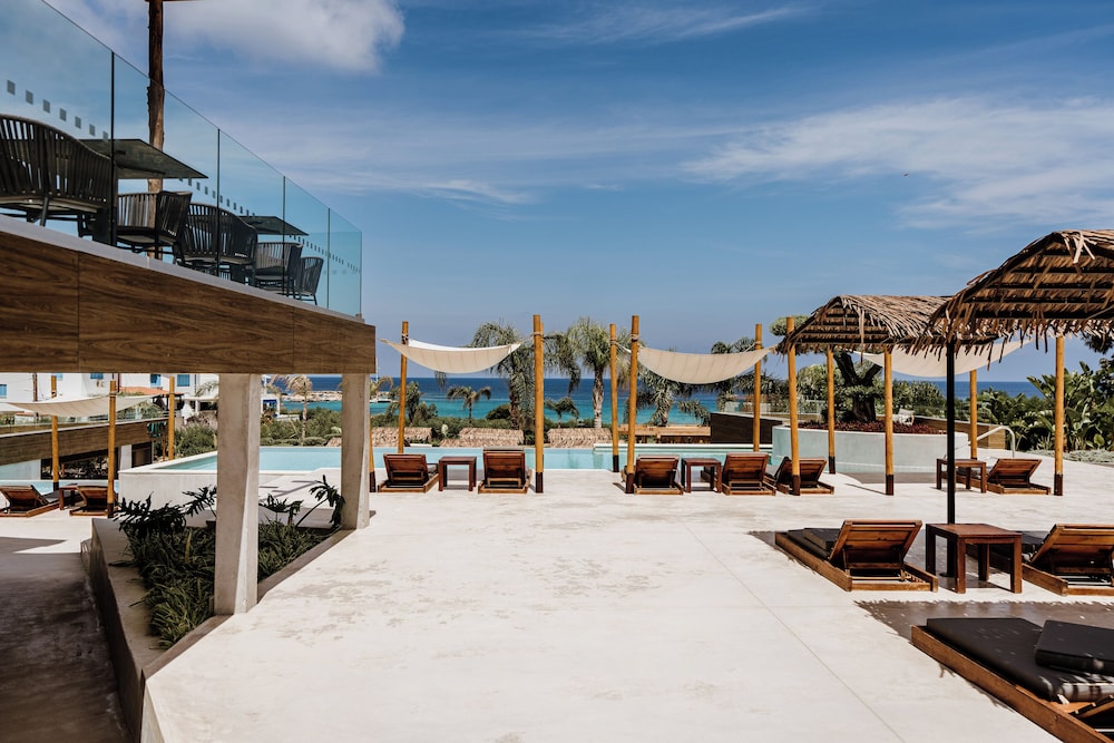 Cavo Zoe Seaside Hotel.