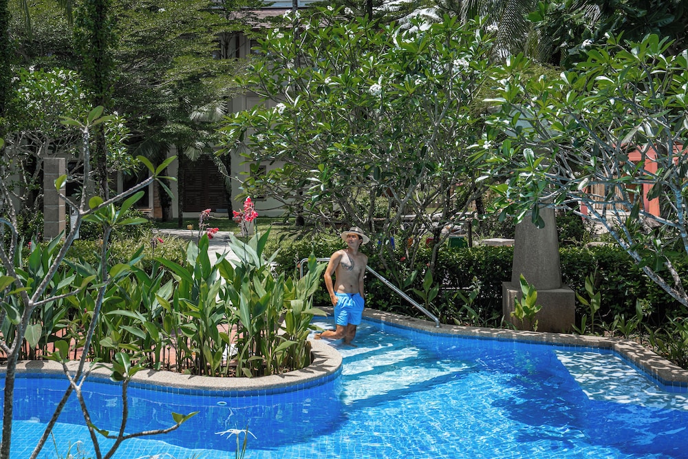 APSARA Beachfront Resort and Villa