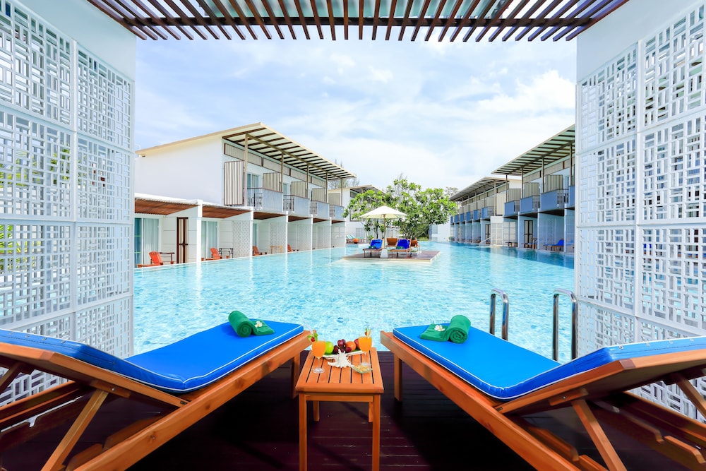 The Briza Beach Resort Khaolak