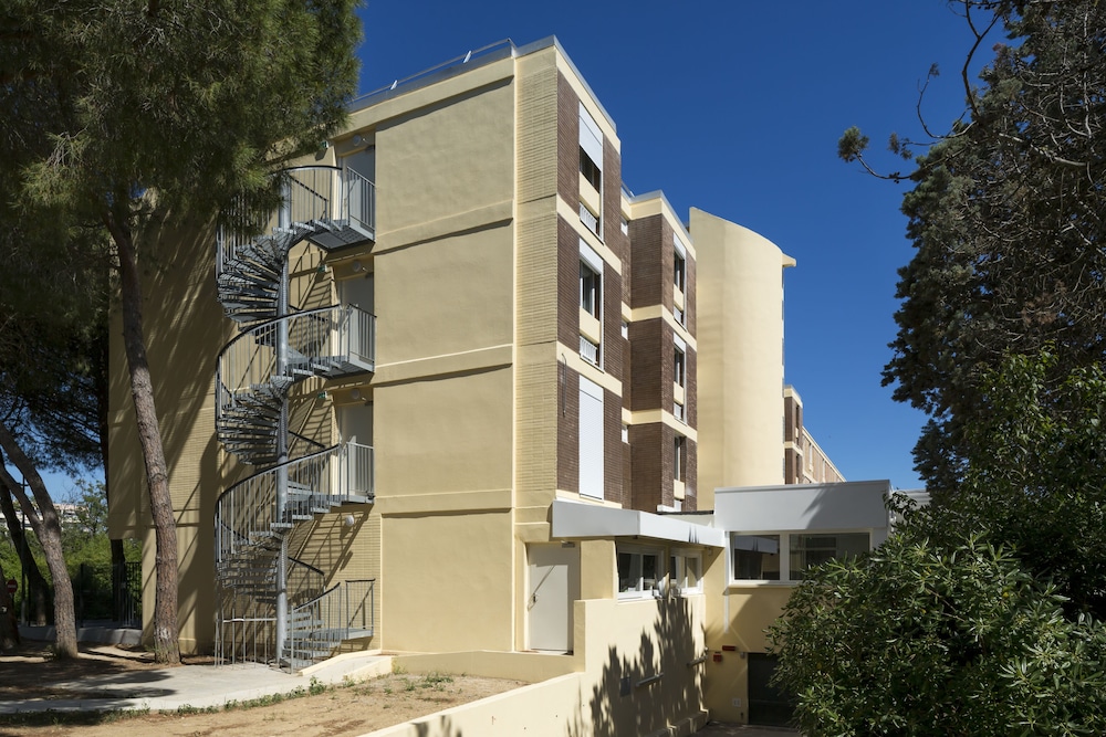 Opéralia Hôtel Les Pins
