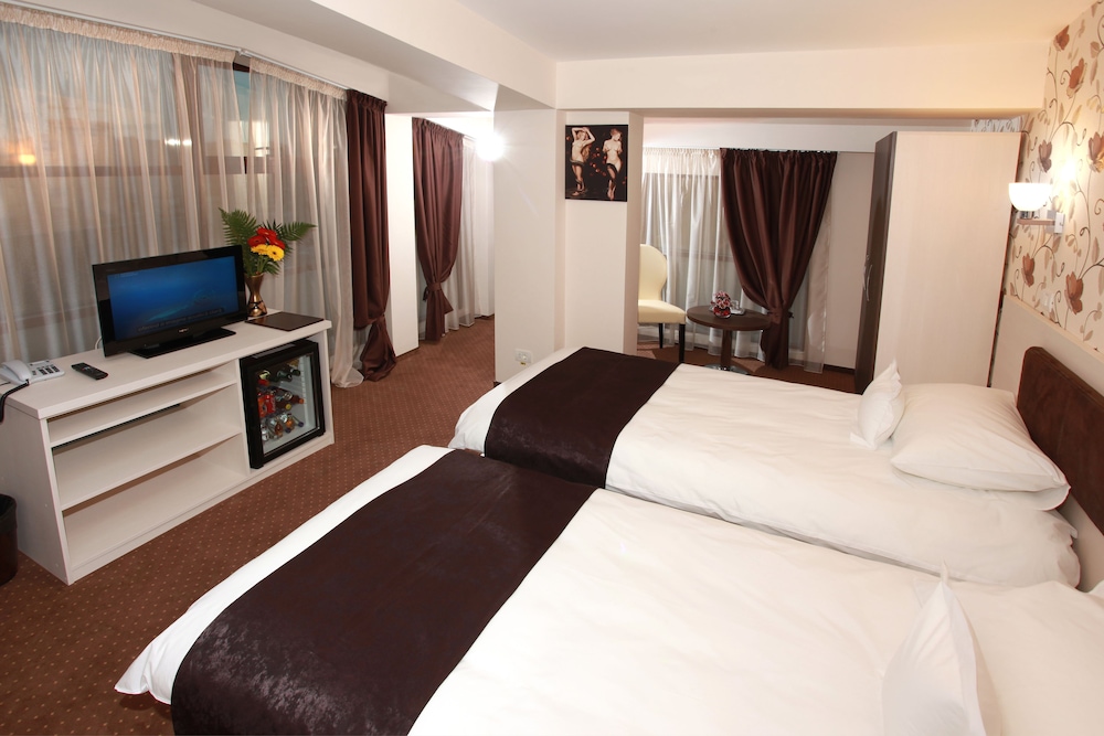 West Plaza Hotel