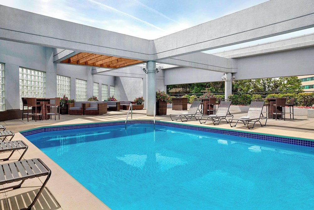Sheraton Vancouver Guildford Hotel