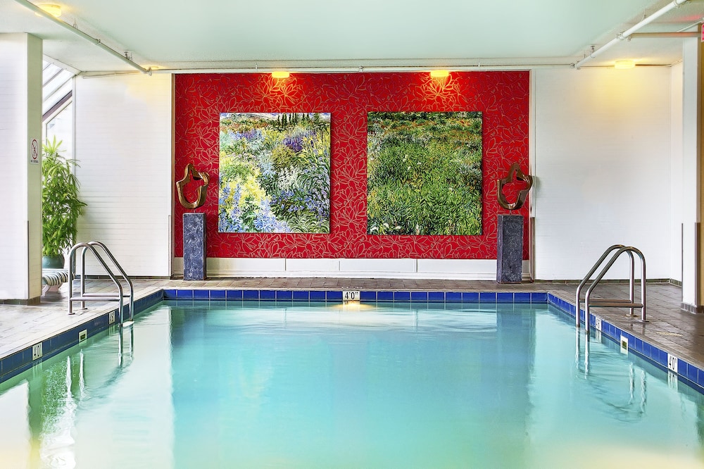 Pinnacle Hotel Harbourfront.