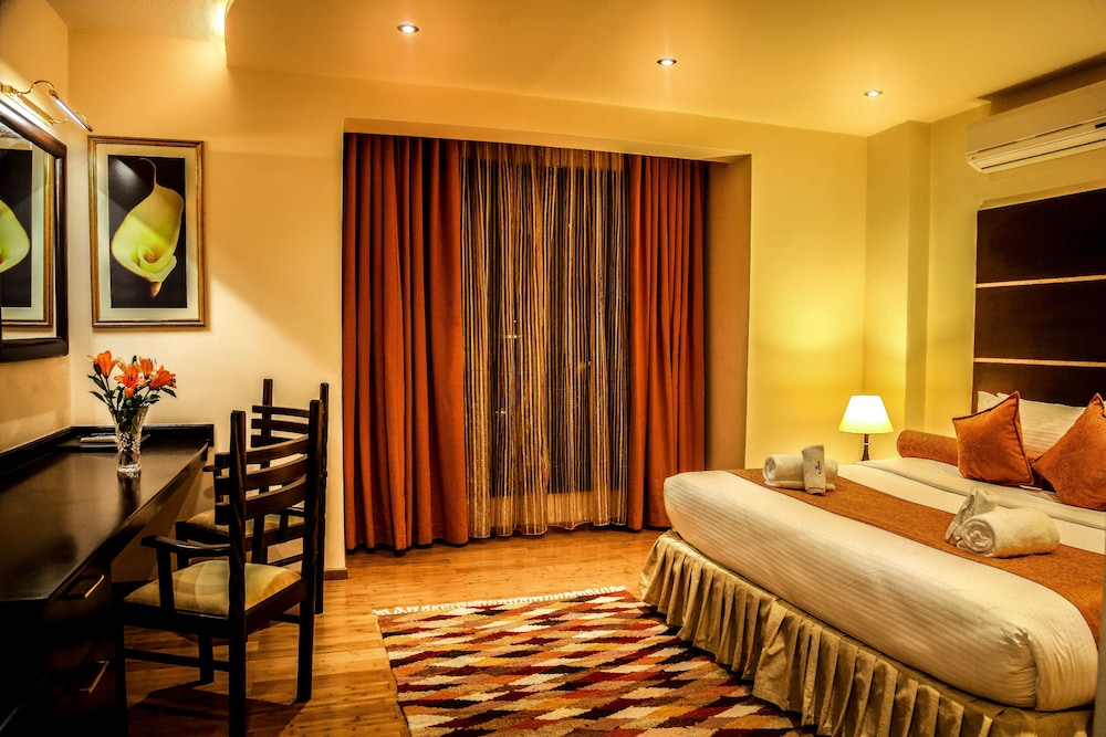 The Monarch Hotel afbeelding