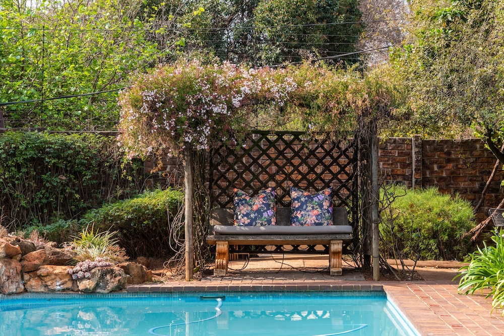 5th Avenue Gooseberry Guest House.