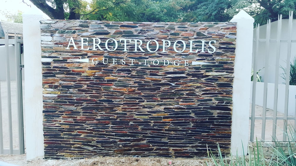 Aerotropolis Guest Lodge