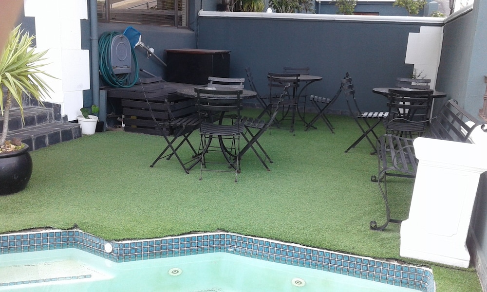 Leeuwenzee Guest House.