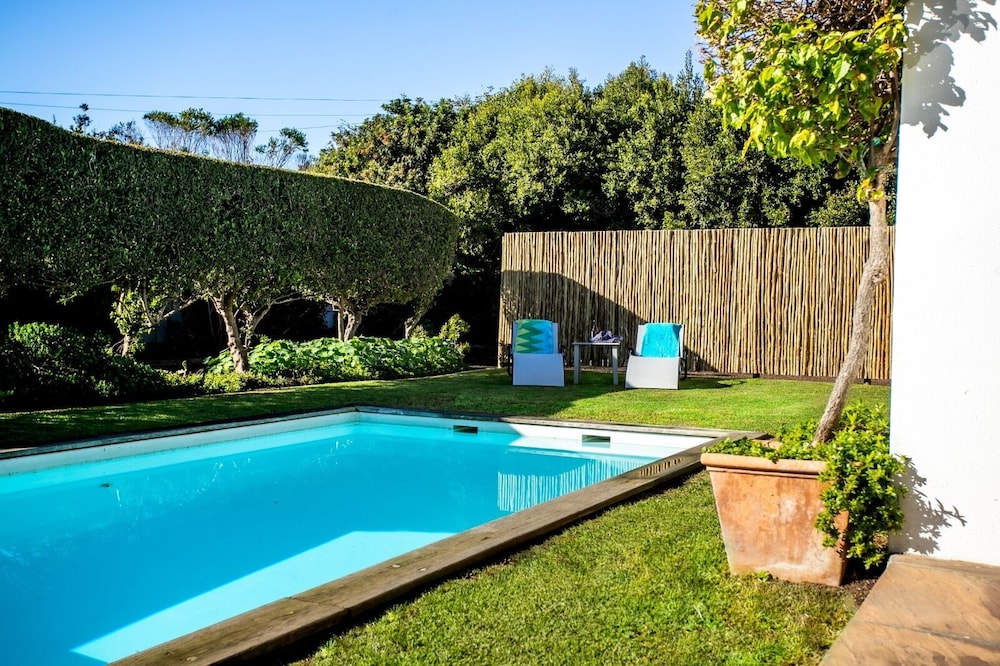 Sixteen Guest House on Main.