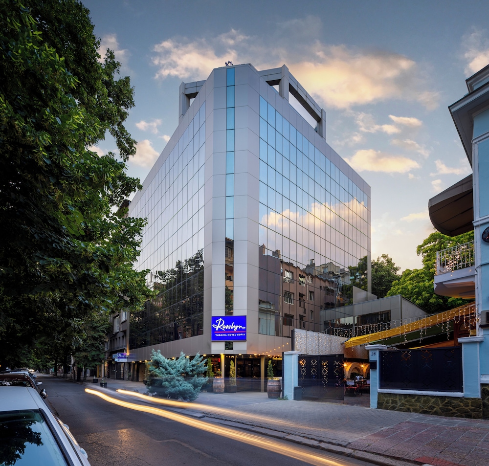 Rosslyn Thracia Hotel