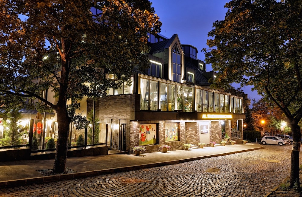 All Seasons Residence Hotel