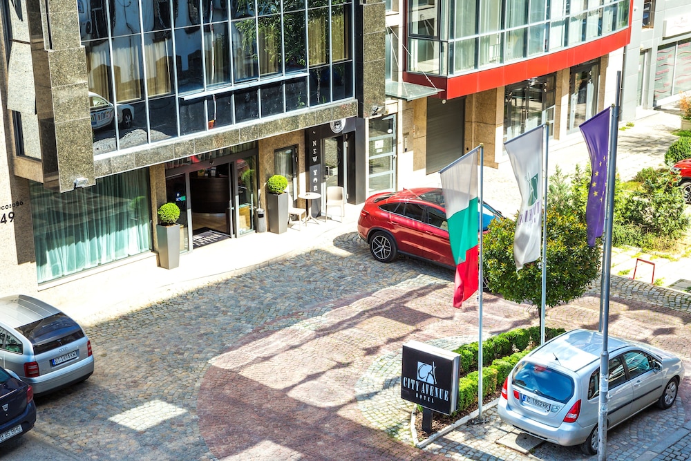 City Avenue Hotel