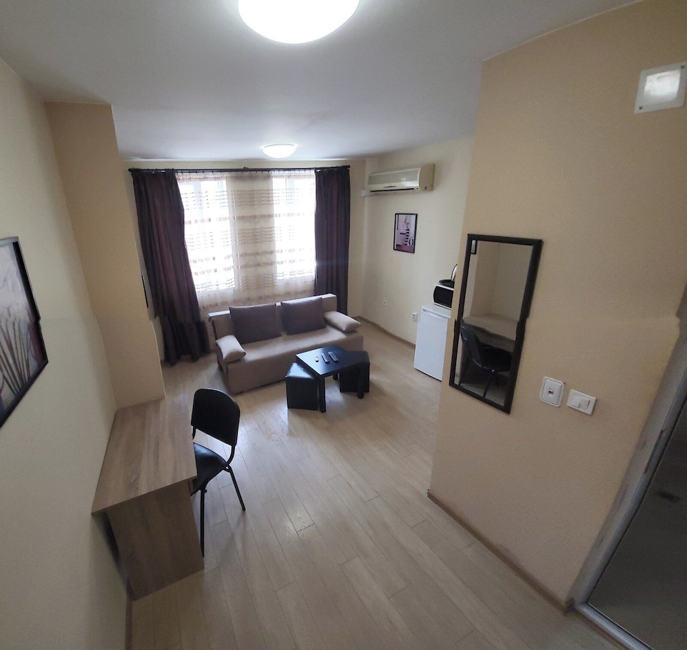 Twain Apart&Rooms