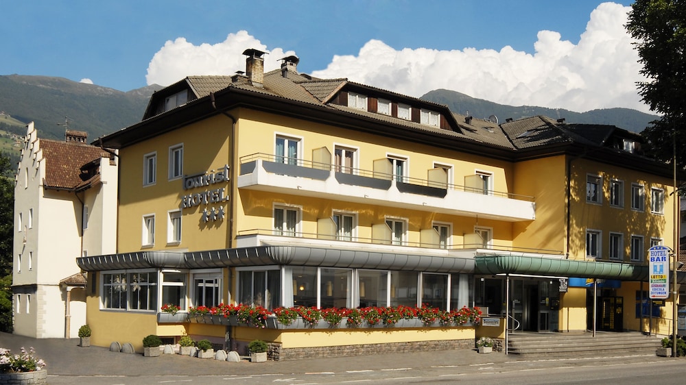 Tourist Hotel