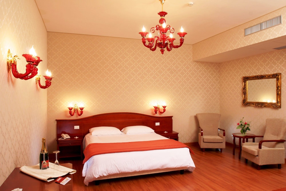 Augusta Lucilla Palace afbeelding