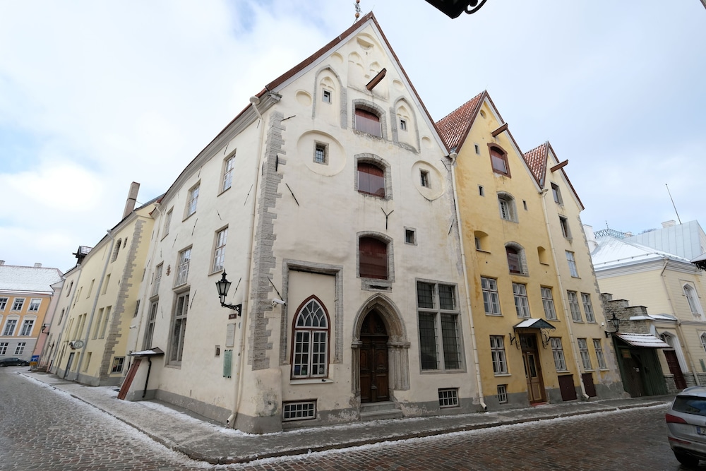 The Three Sisters Hotel.