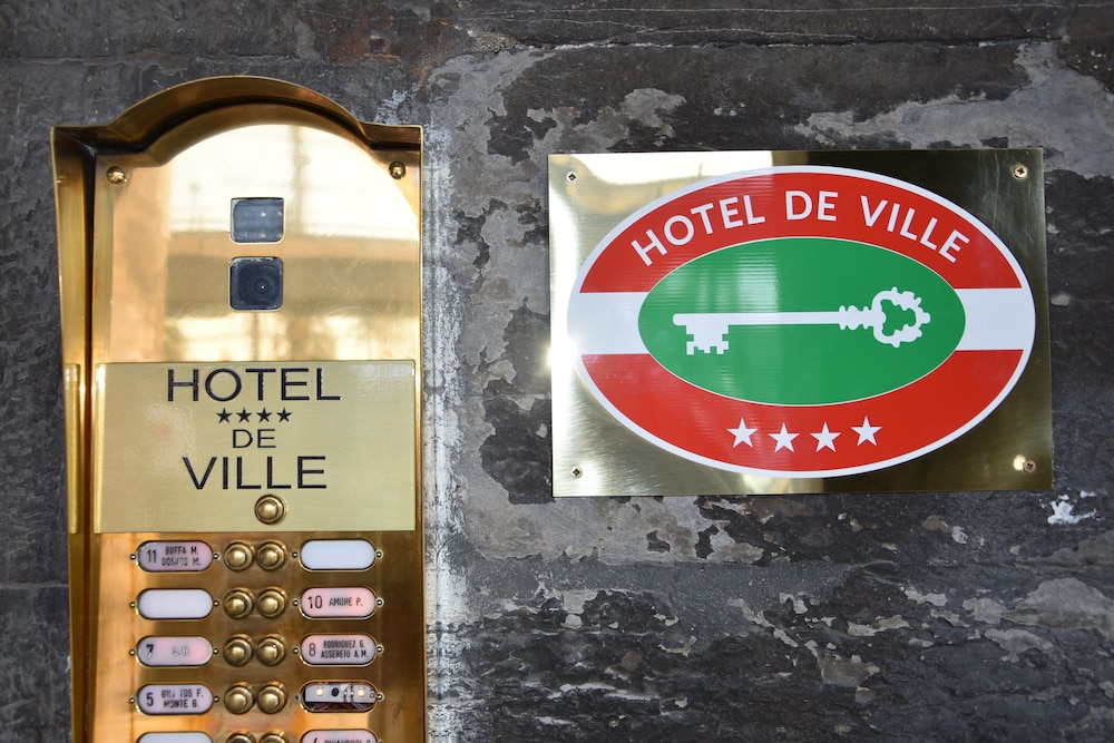 Hotel De Ville