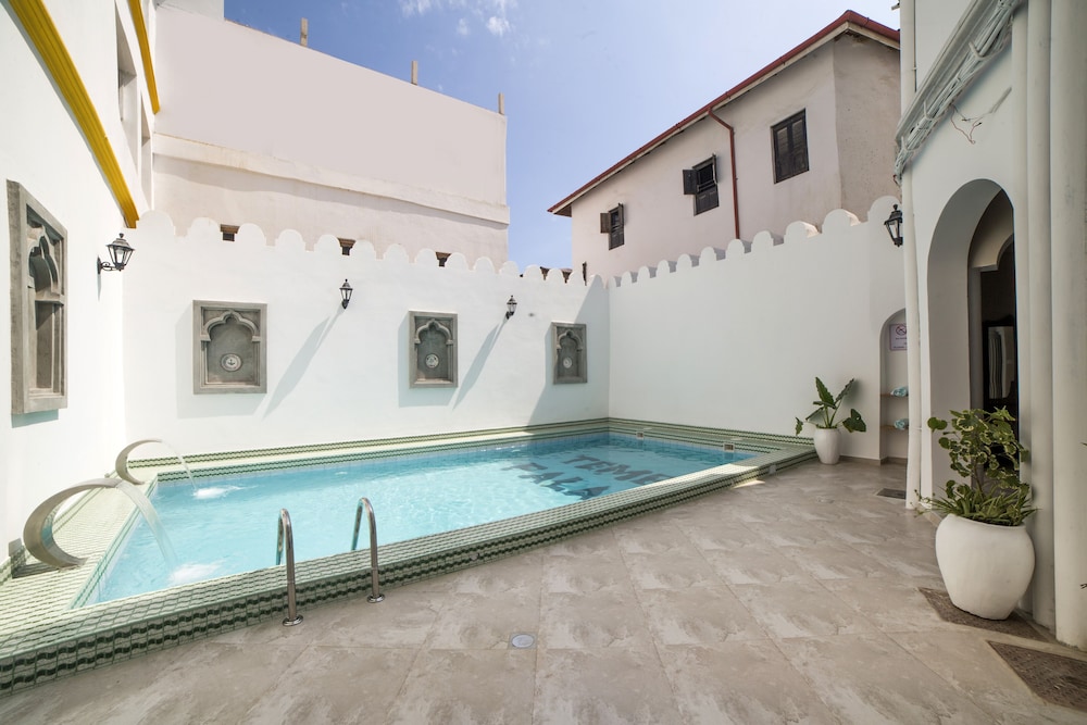 Tembo Palace Hotel