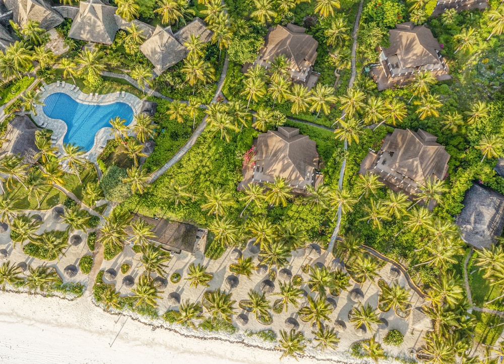 Breezes Beach Club&Spa–Half Board.