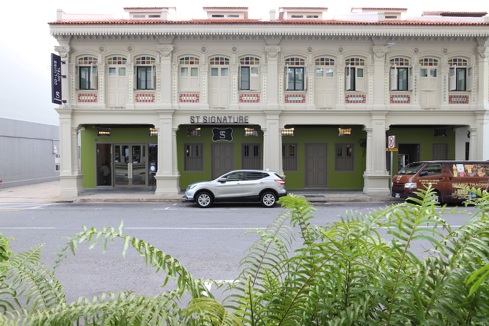 ST Signature Jalan Besar afbeelding