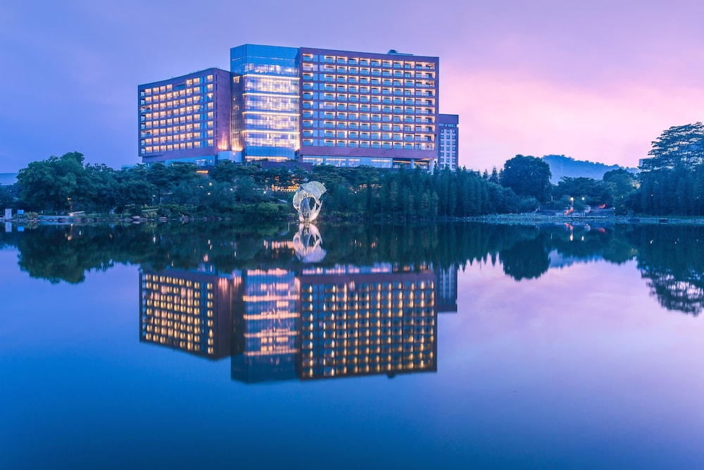 DoubleTree by Hilton Guangzhou Science City-Free Shuttle Bus Service During Canton Fair Period afbeelding