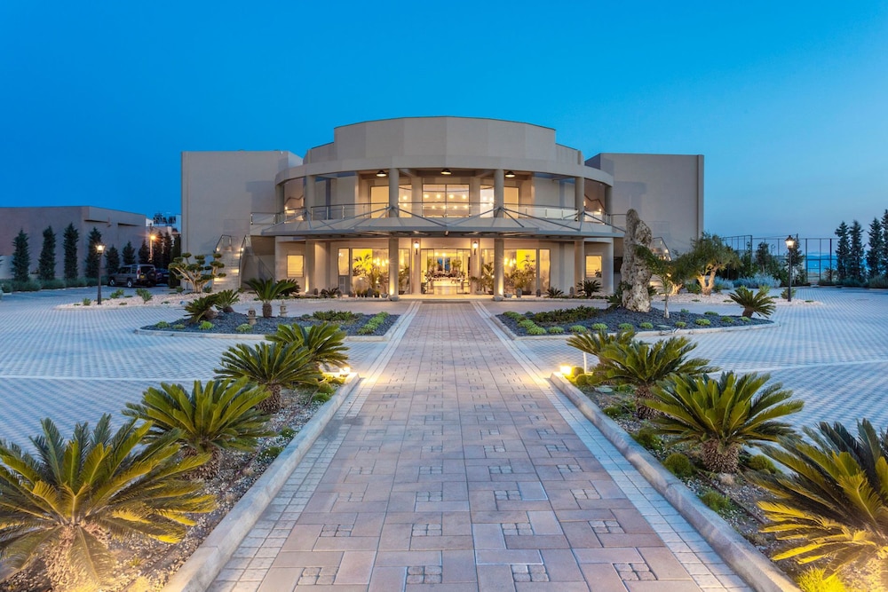 Elysian Luxury Hotel&Spa.