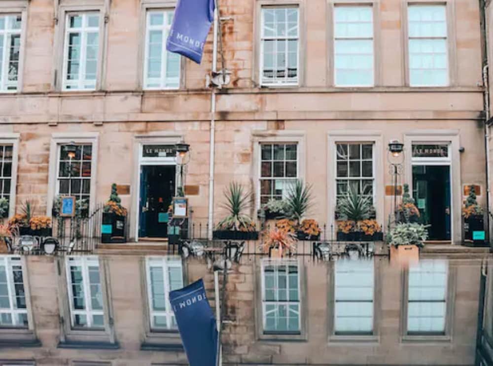 Le Monde Hotel