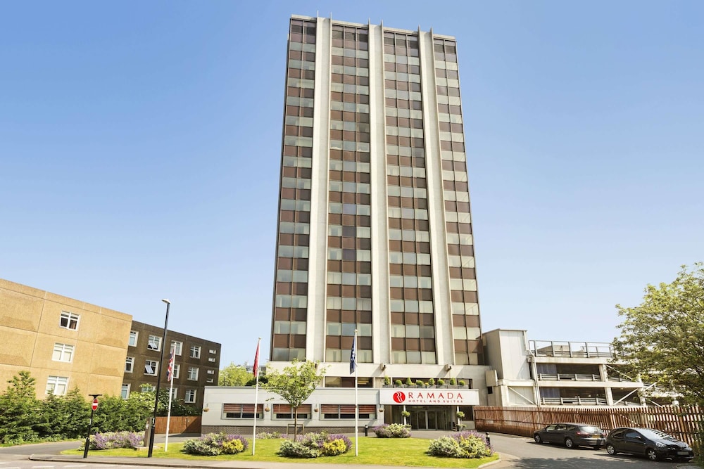 Ramada Hotel&Suites by Wyndham Coventry.