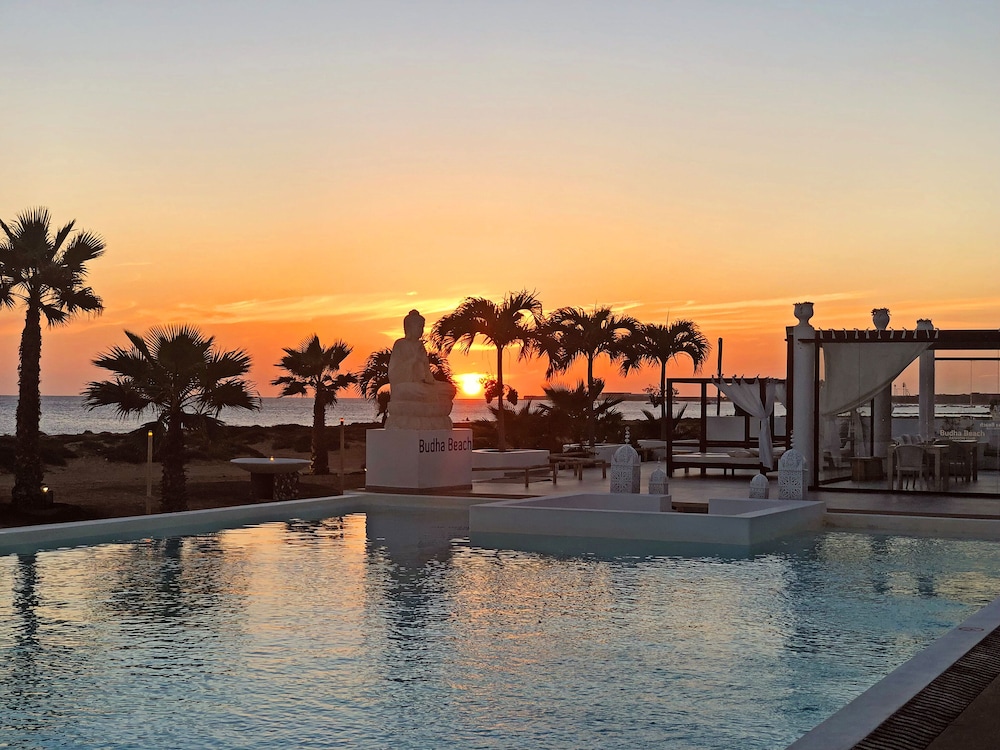 Hotel LIVVO Budha Beach.