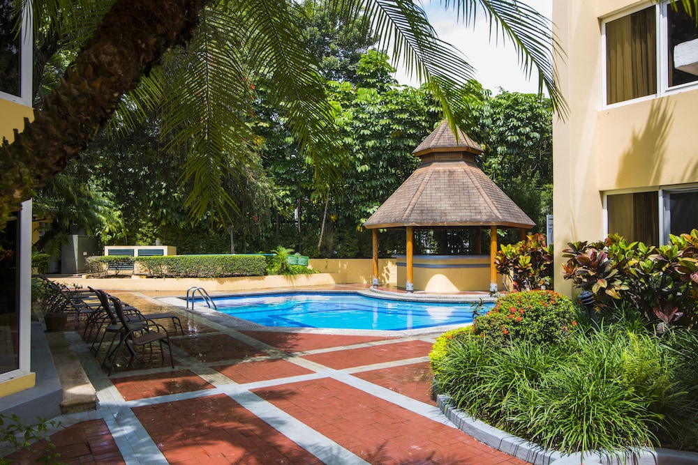 Apartotel&Suites Villas del Rio