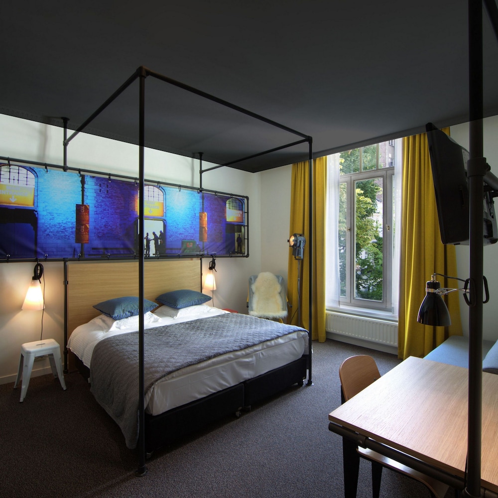 Zoom Hotel