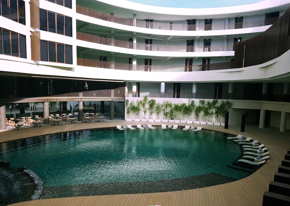 Hue Hotels and Resorts Boracay Managed by HII