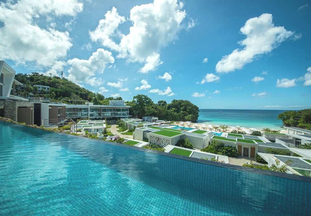 Crimson Resort &amp; Spa Boracay