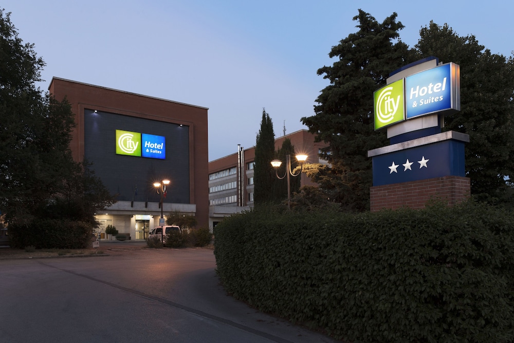 City Hotel &amp; Suites Foligno