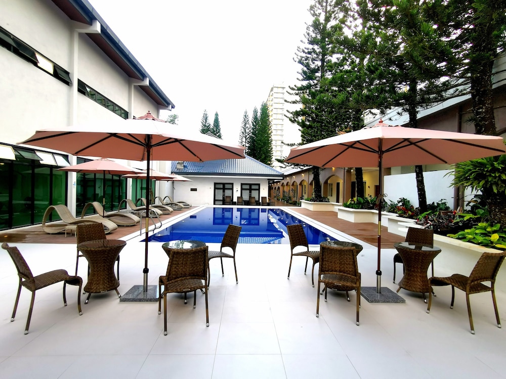 Tagaytay Country Hotel