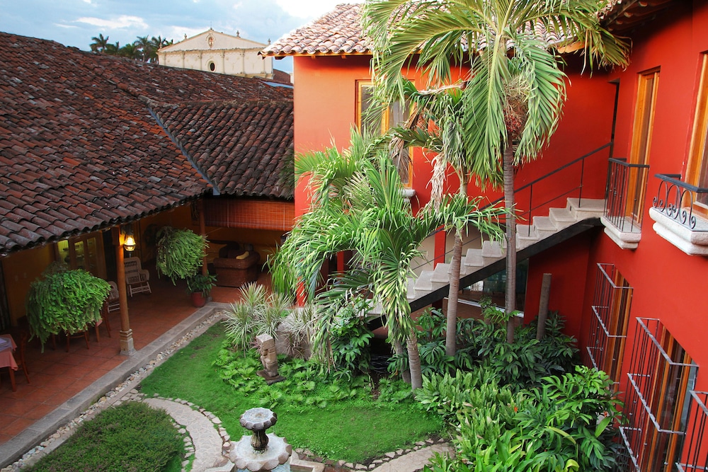 Estrada Hotel&Bistro