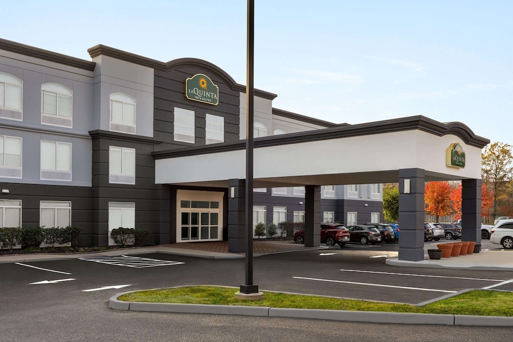 La Quinta Inn &amp; Suites by Wyndham Mt. Laurel - Philadelphia