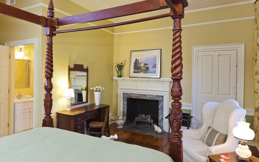 The Lily Inn