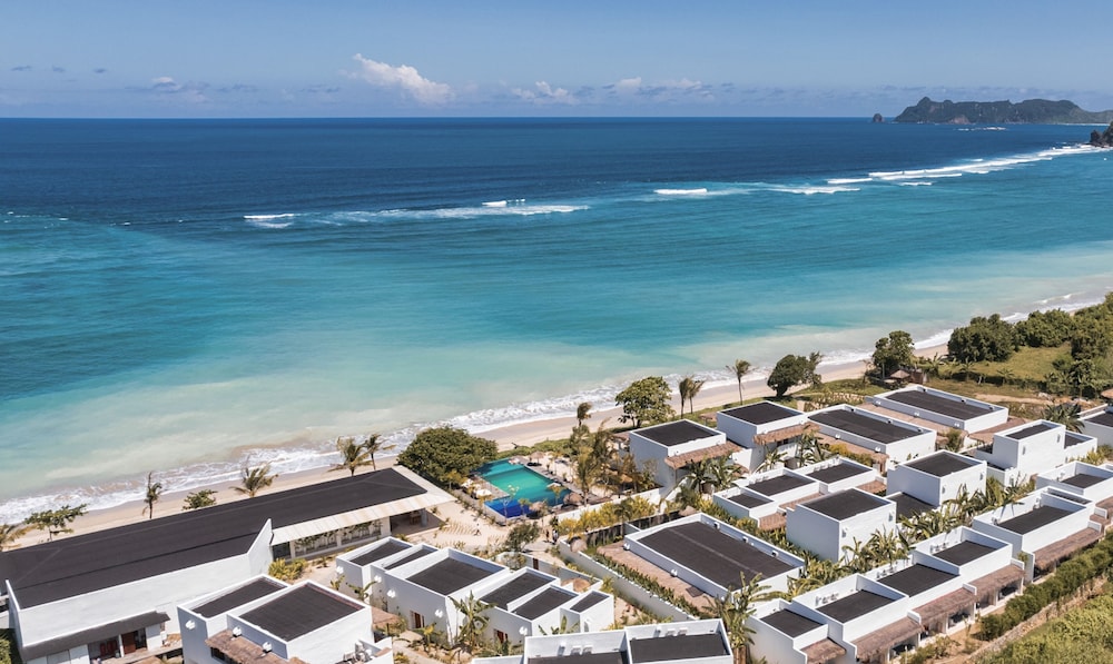 Amber Lombok Beach Resort.
