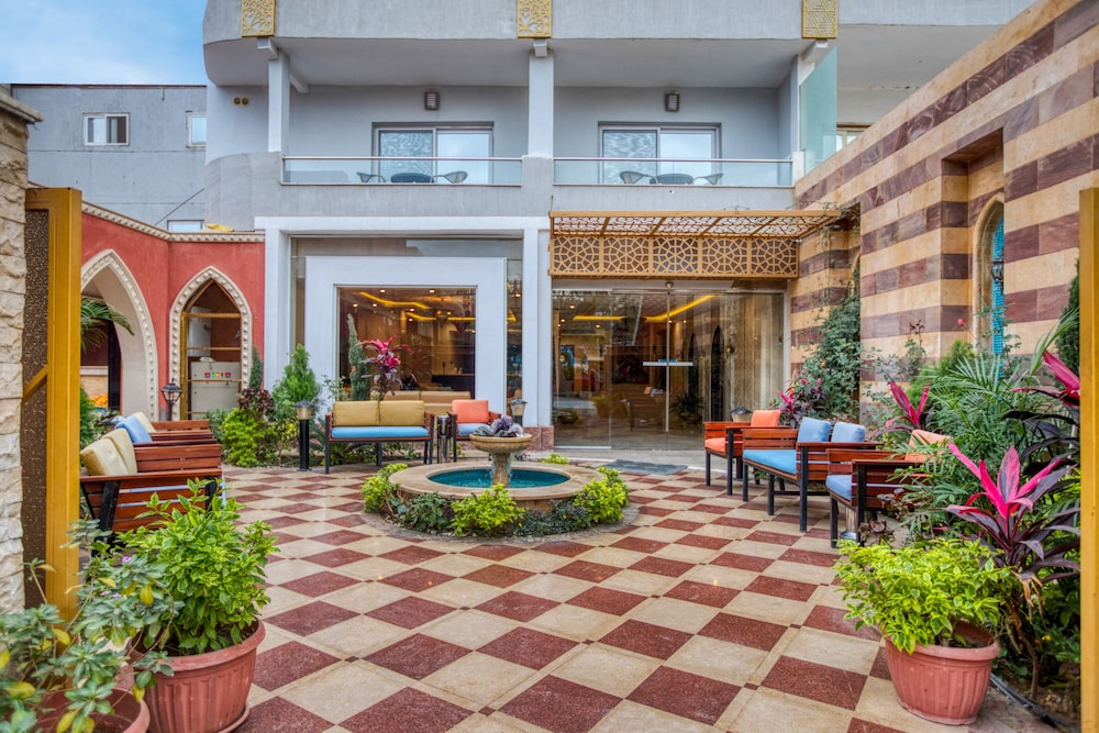 Mamlouk Pyramids Hotel
