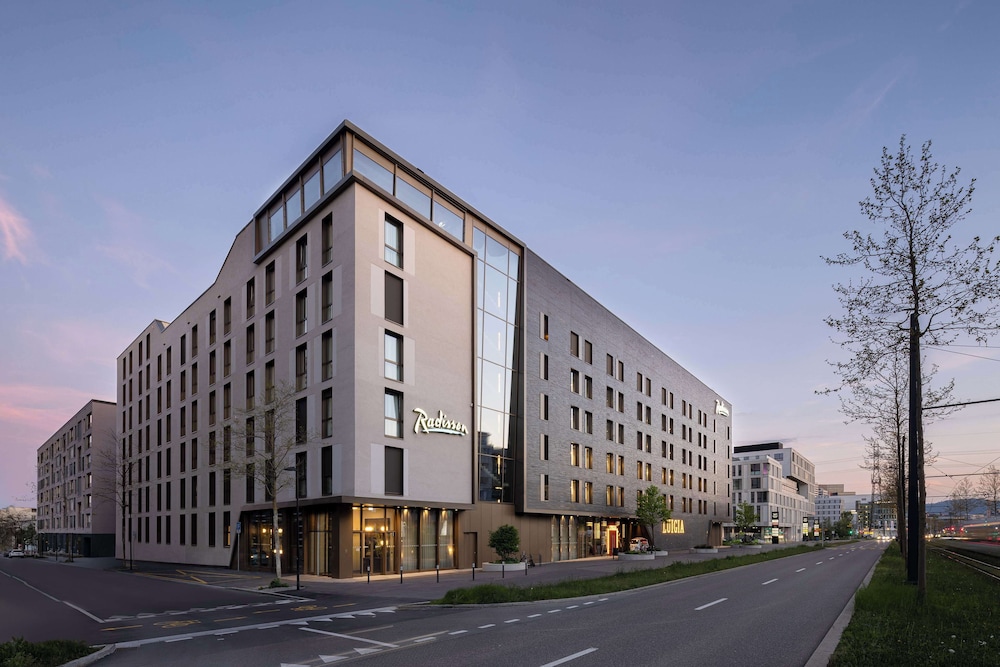 Radisson Hotel &amp; Suites Zurich