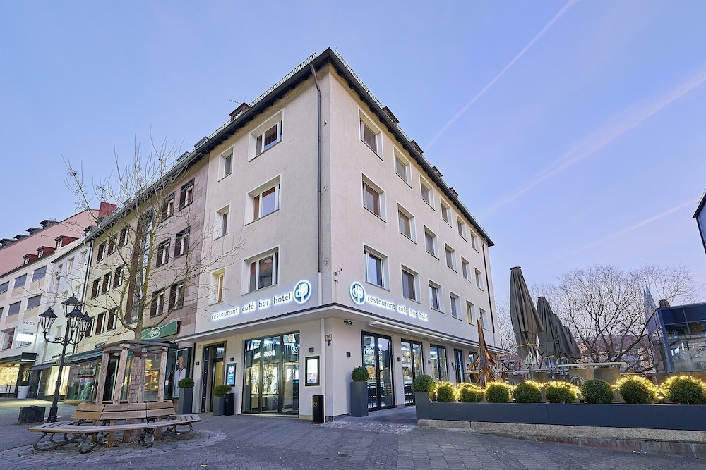 Riverview Apartments by dasPaul.