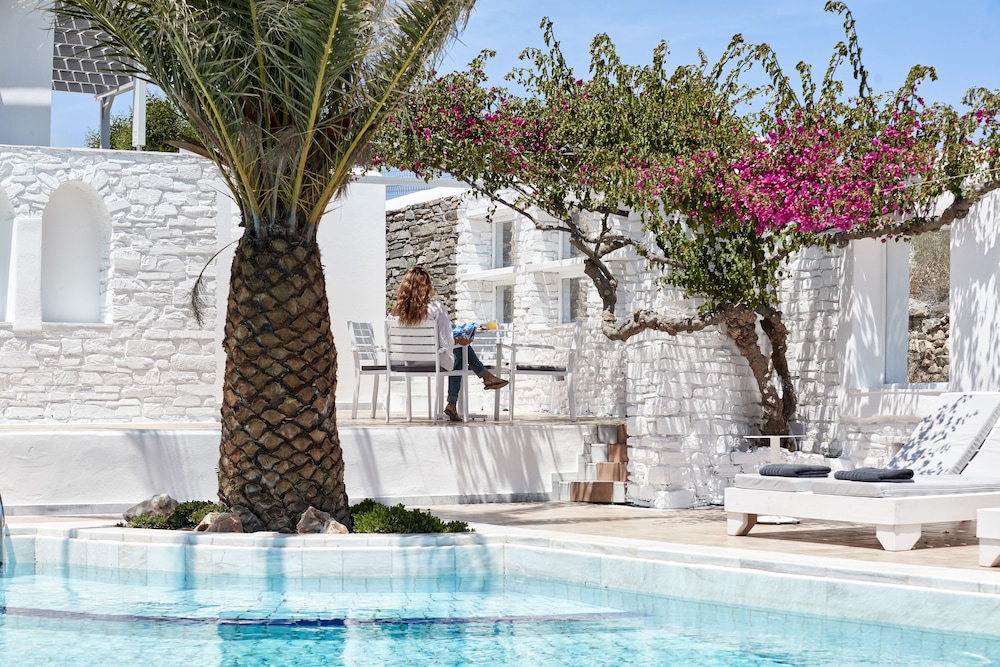 Mr &amp; Mrs White Paros